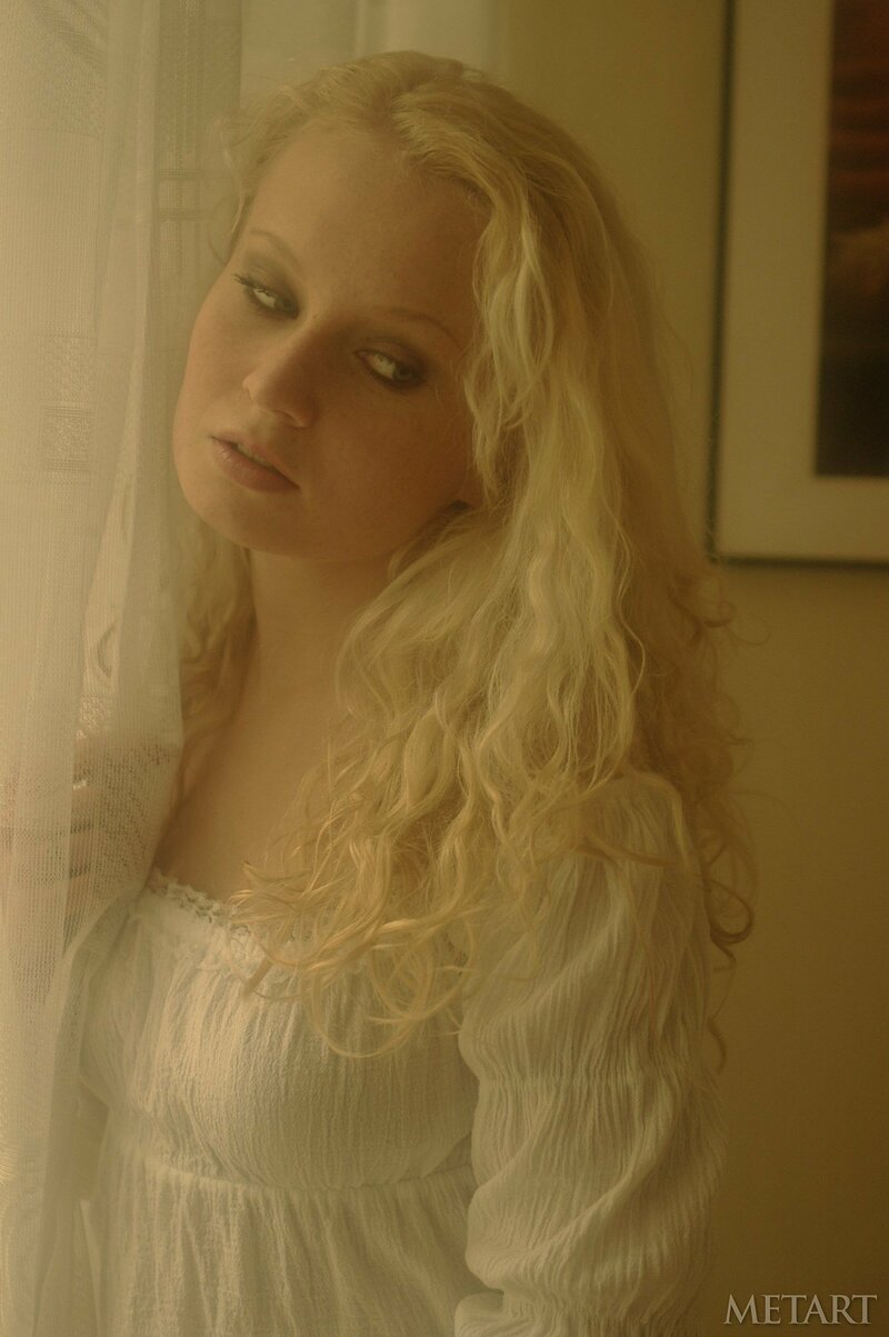 Милана, 24